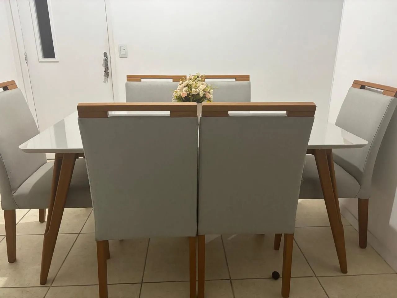 Mesa de Jantar com 6 Cadeiras - Lar Shopping 