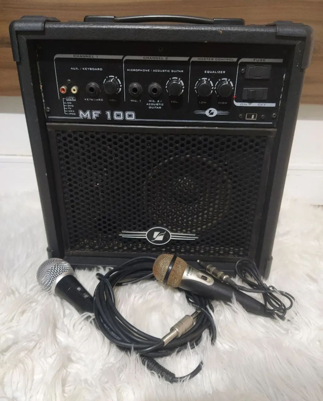 Caixa amplificada Microfone 