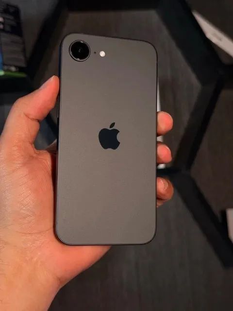 iPhone 16e preto 
