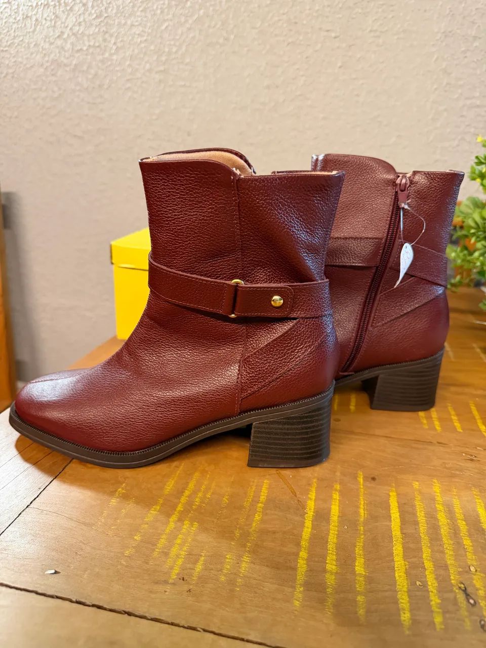 Bota de Couro Bordô Usaflex NOVA