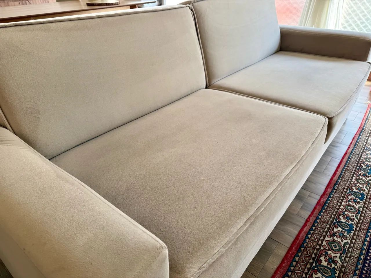 Lindo sofá 3 lugares estilo retrô (muito bem conservado!) - Foto 3