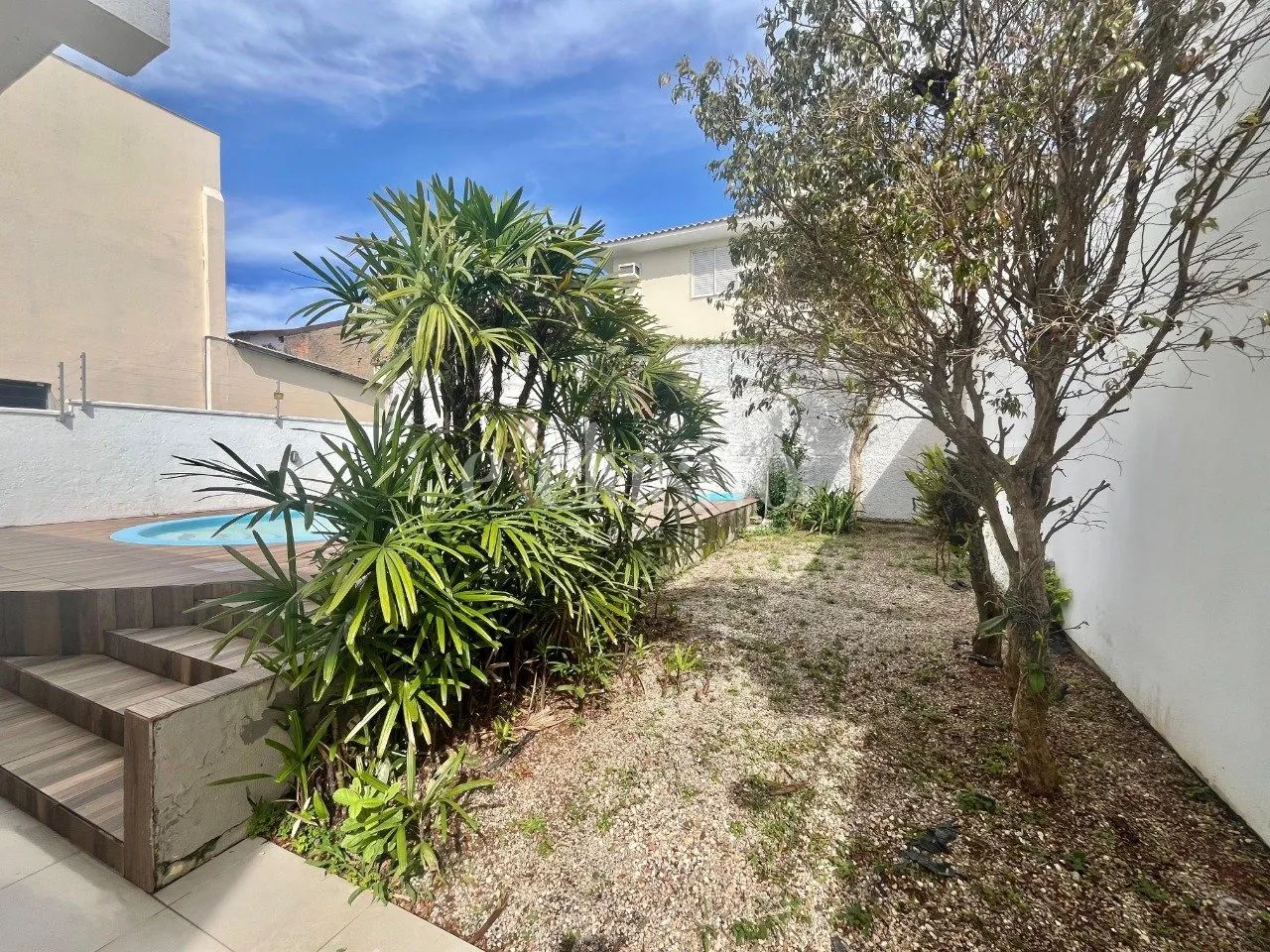 Casa com 4 dormitórios em Coqueiros (residencial ou comercial) - Foto 4