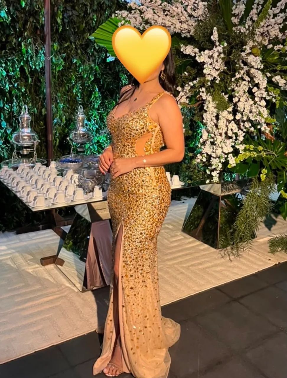 Vestido dourado festa