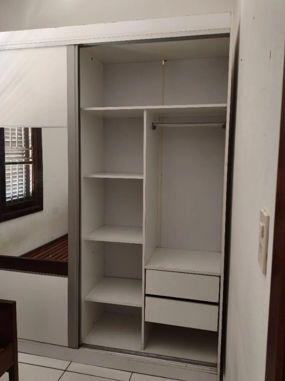 Guardaroupa 2 portas corrediças com espelho  - Foto 4