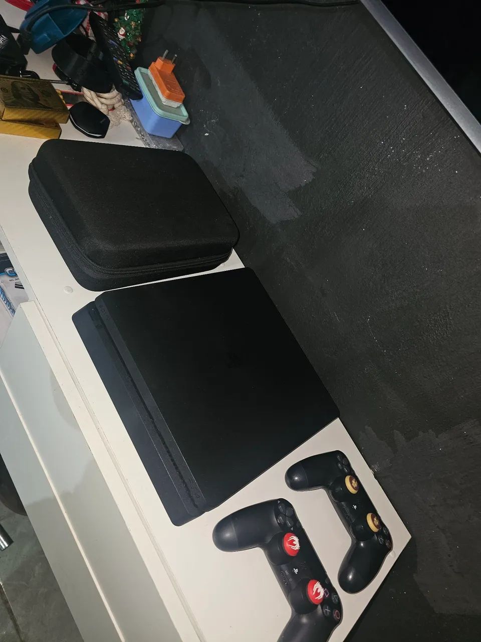 PS4 COM 2 CONTROLES E CASE. - Foto 2