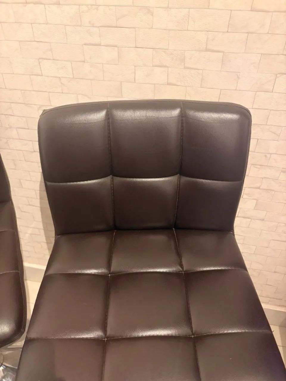 Banquetas altas e estofadas 
