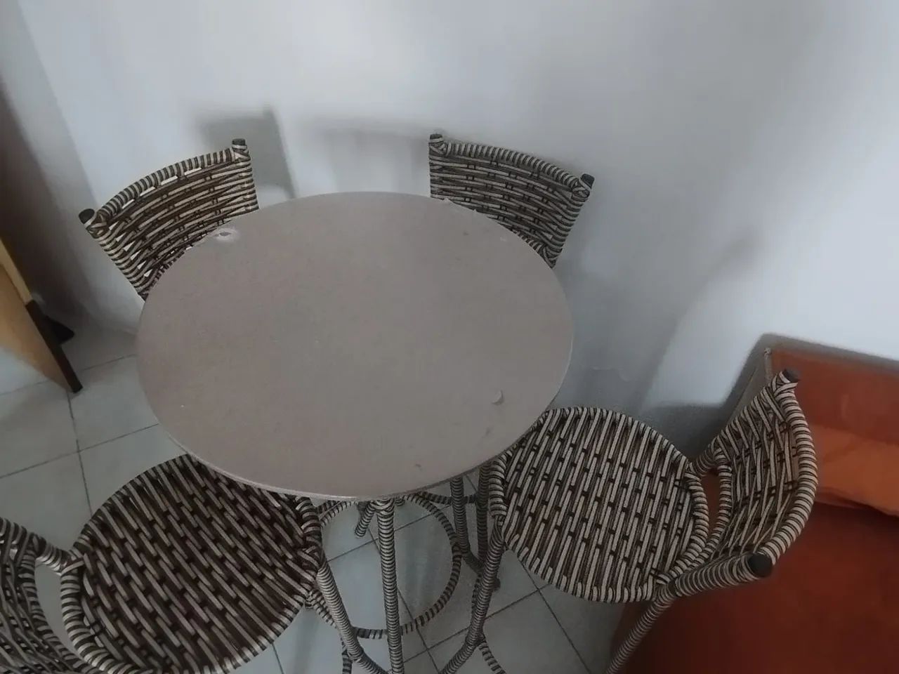 Mesa com 4 cadeiras 64962186077187120