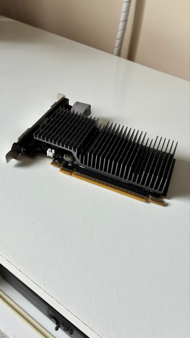 Placa de vídeo AMD 2gb DDR 3 nunca usada - Foto 2