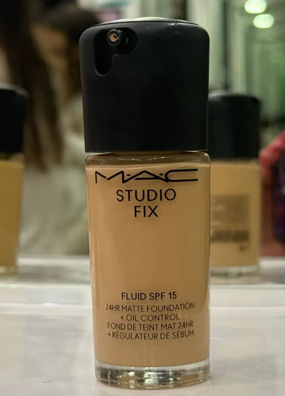 Base MAC Studio Fix cor N6.5 usada poucas vezes