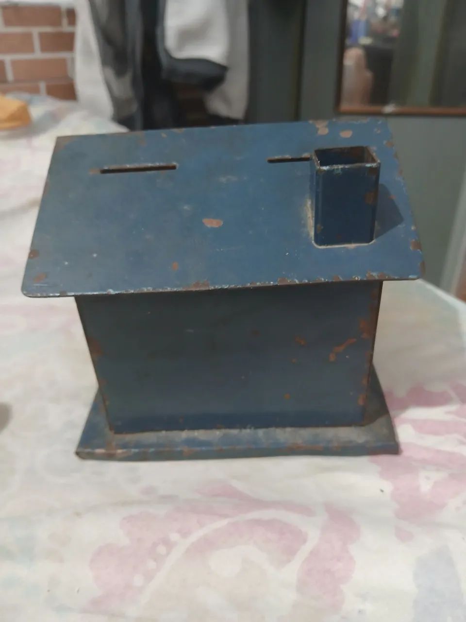 Cofrinho antigo de ferro s/chave - Foto 2