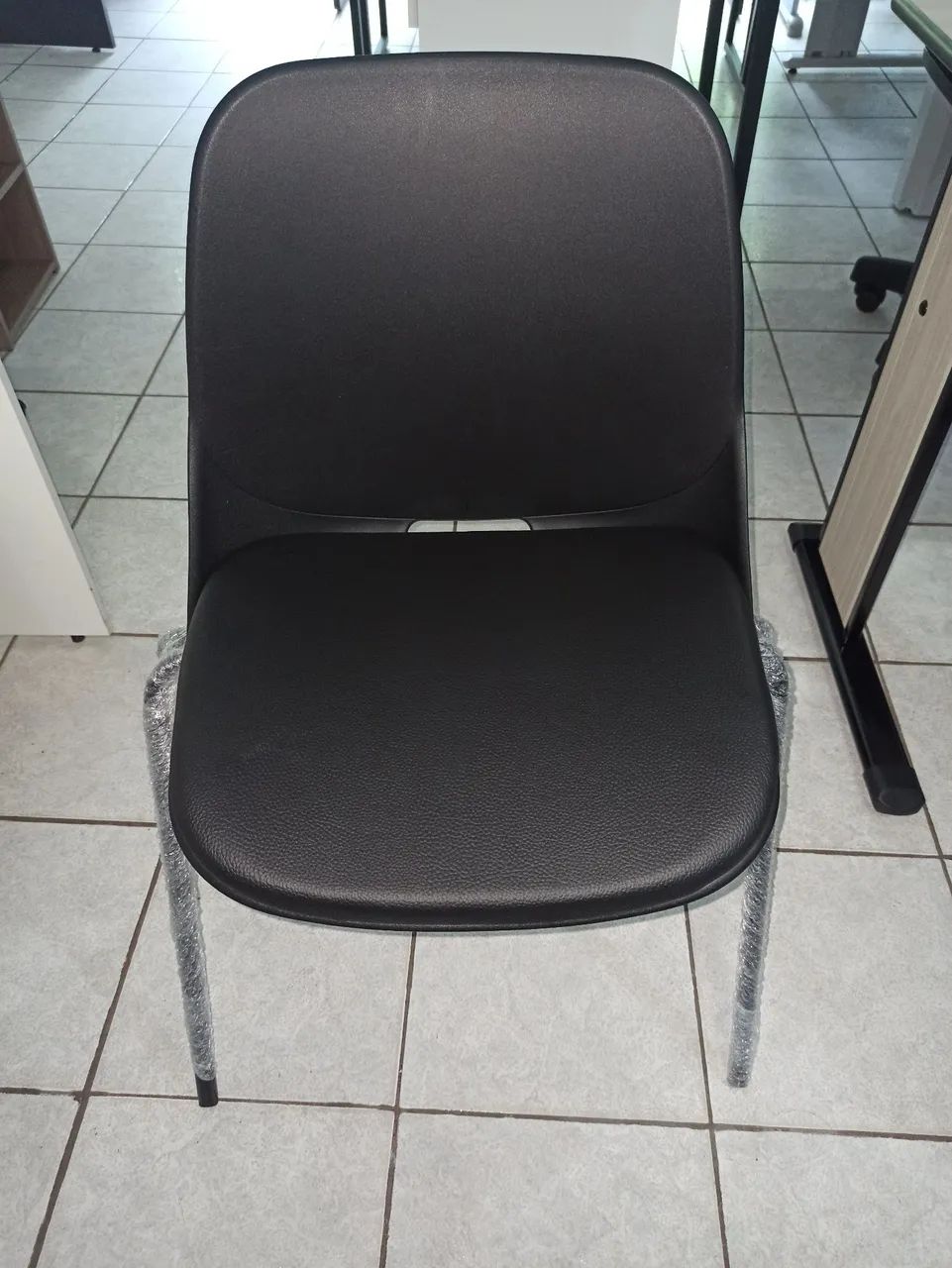 Cadeira com 4 pés para escritório 