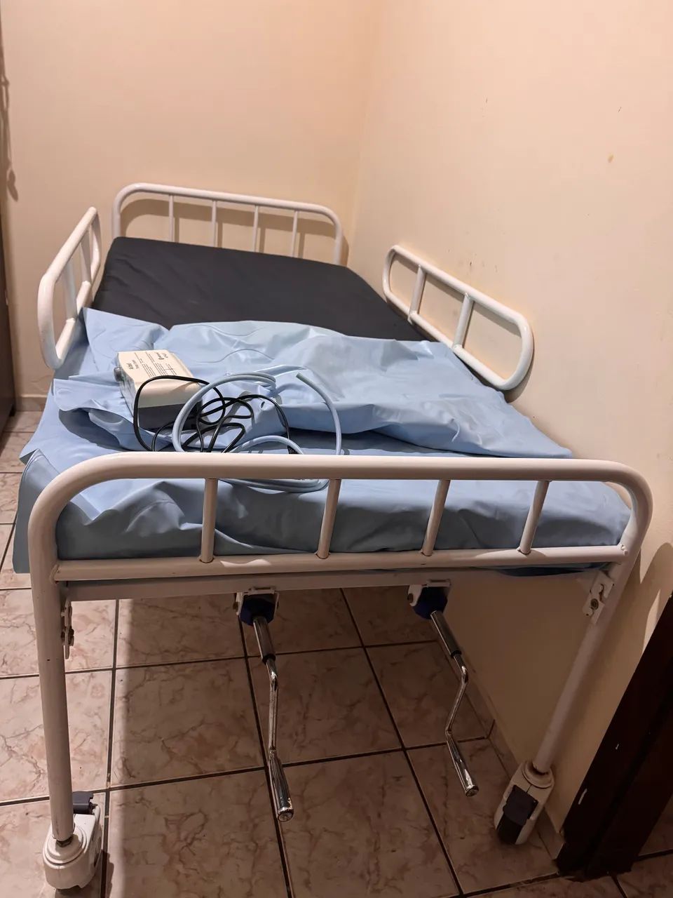 Cama hospitalar com colchão e colchão pneumático  - Foto 2