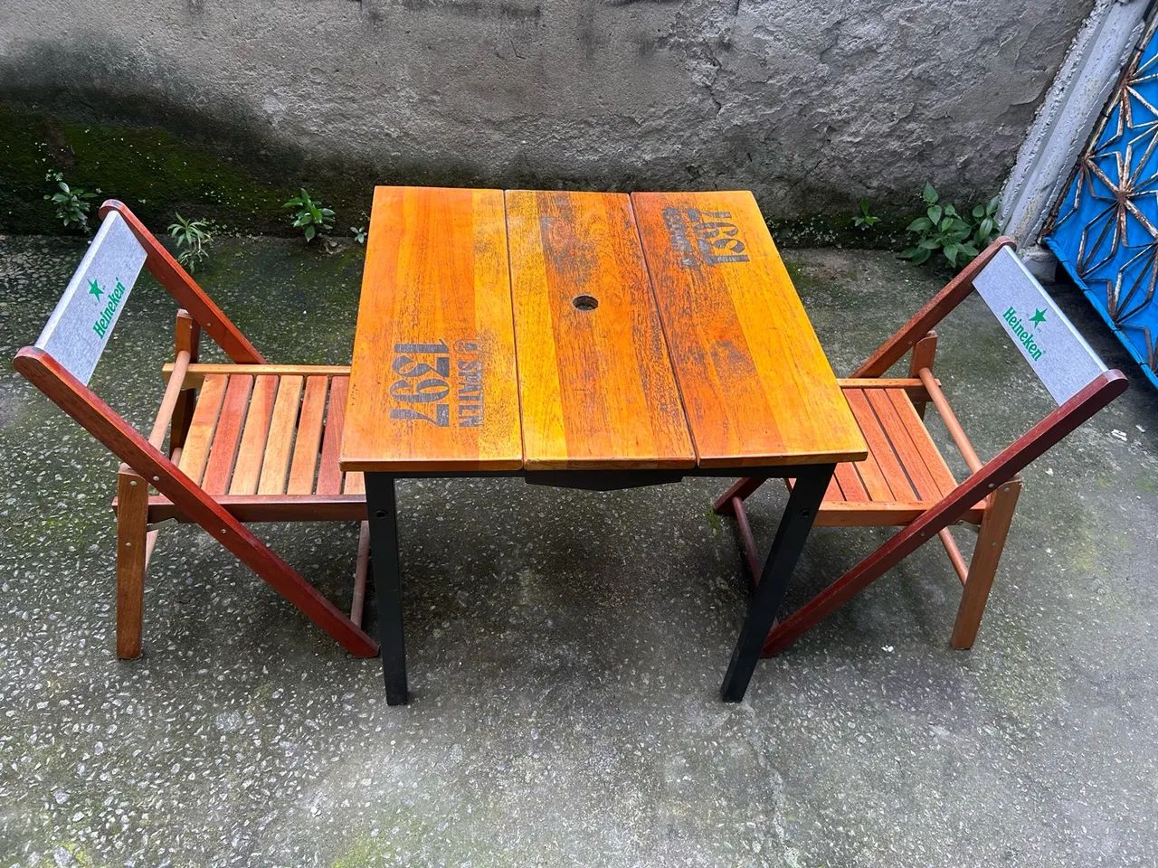 Conjunto de mesas de bar com 2 cadeiras