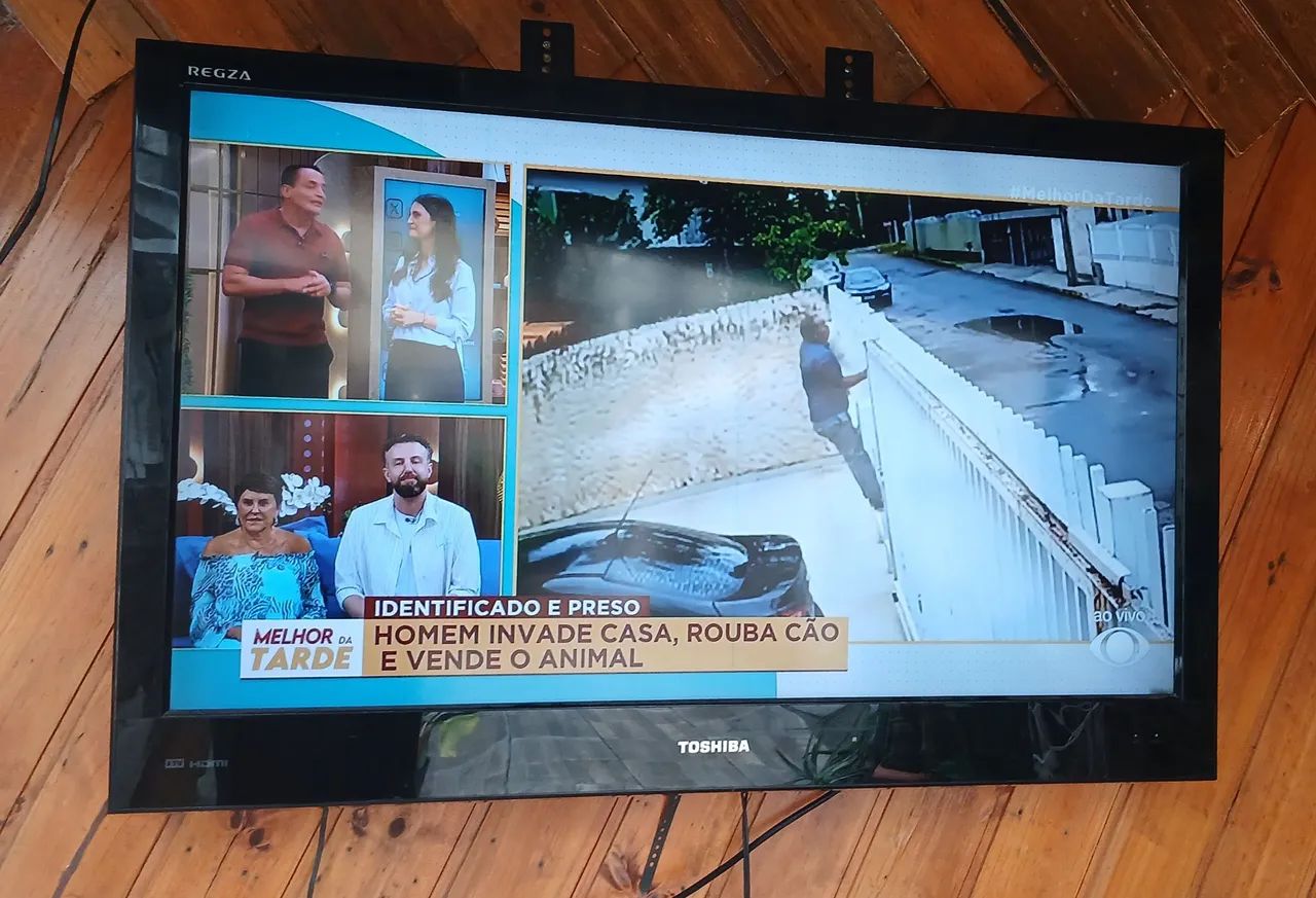 Tv Lcd 46Pol. Gigante, c/controle, funcionando perfeitamente. Compare. - Foto 2