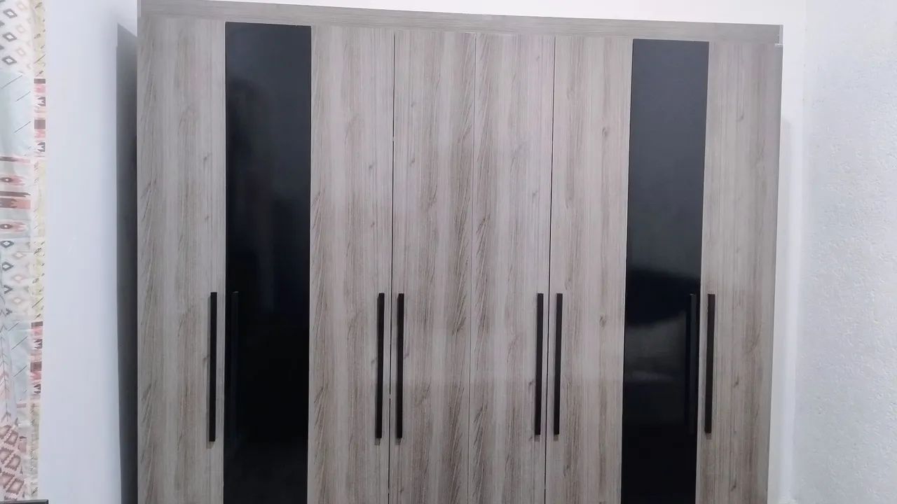 Guarda roupa 8 portas 