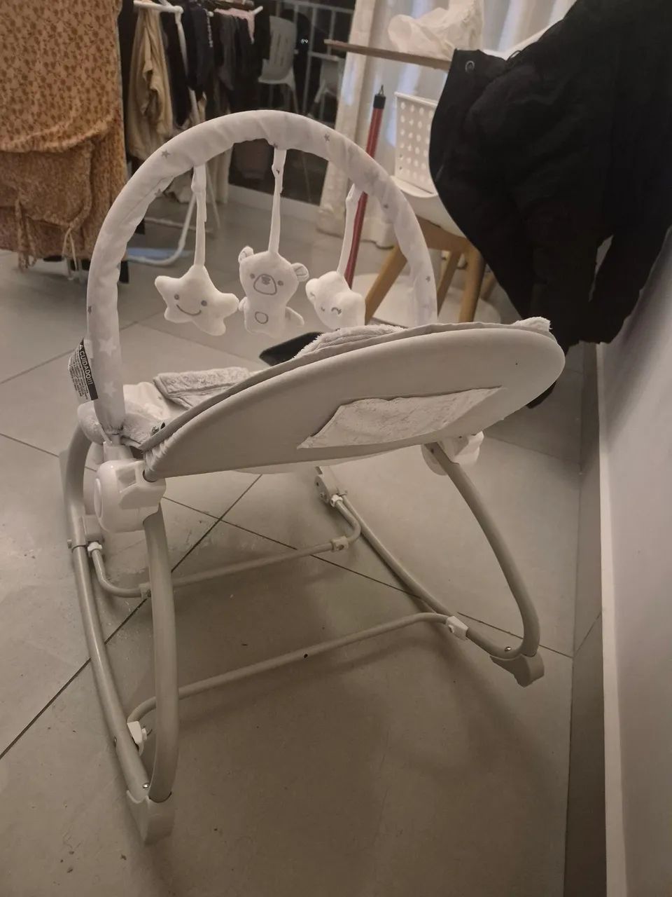 Cadeira de descanso para bebê com móbile - Foto 4