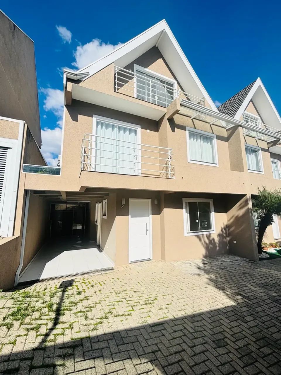 SOBRADO DE 160m² | 3 QUARTOS | PRÓXIMO A SANTA FELICIDADE