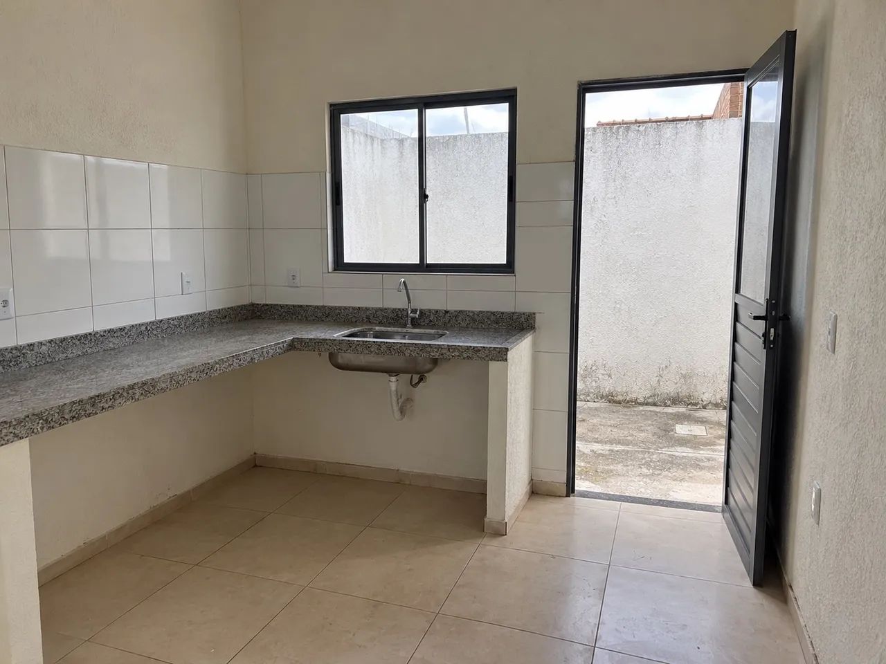 CASA A VENDA NO JARDIM DAS OLIVEIRAS  - Foto 2