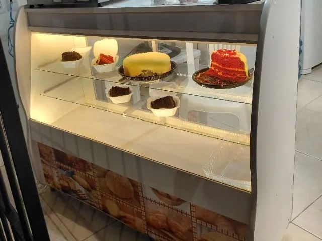 Mostruário de bolos e pão 