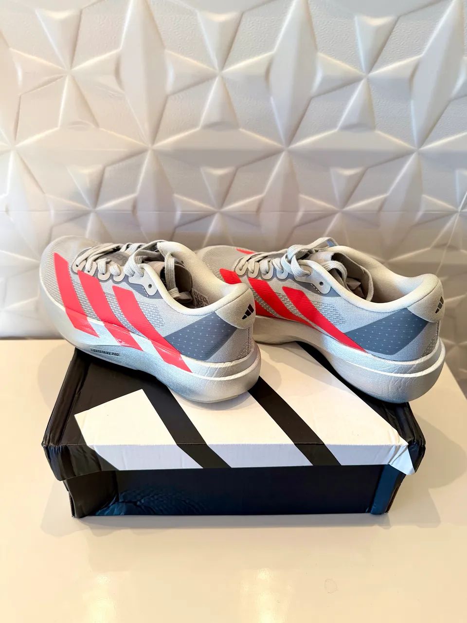 Adidas Adzero Evo SL Cinza e Vermelho - Tamanho 38 - Foto 4