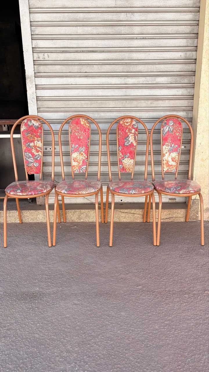 conjunto de cadeira de ferro