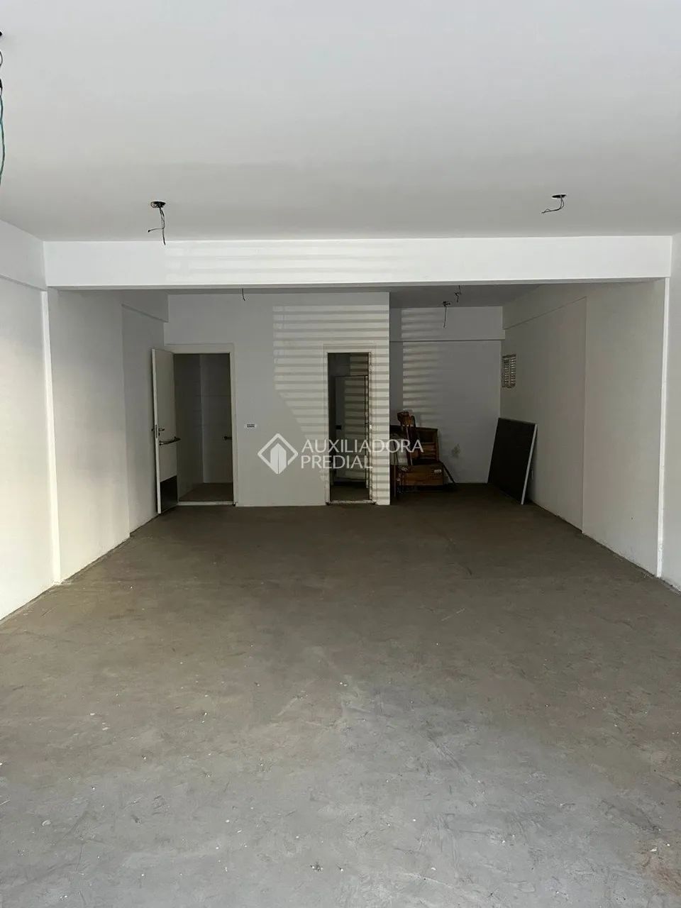 Salão Comercial Espaçoso com 69,22 m² no bairro Taboão