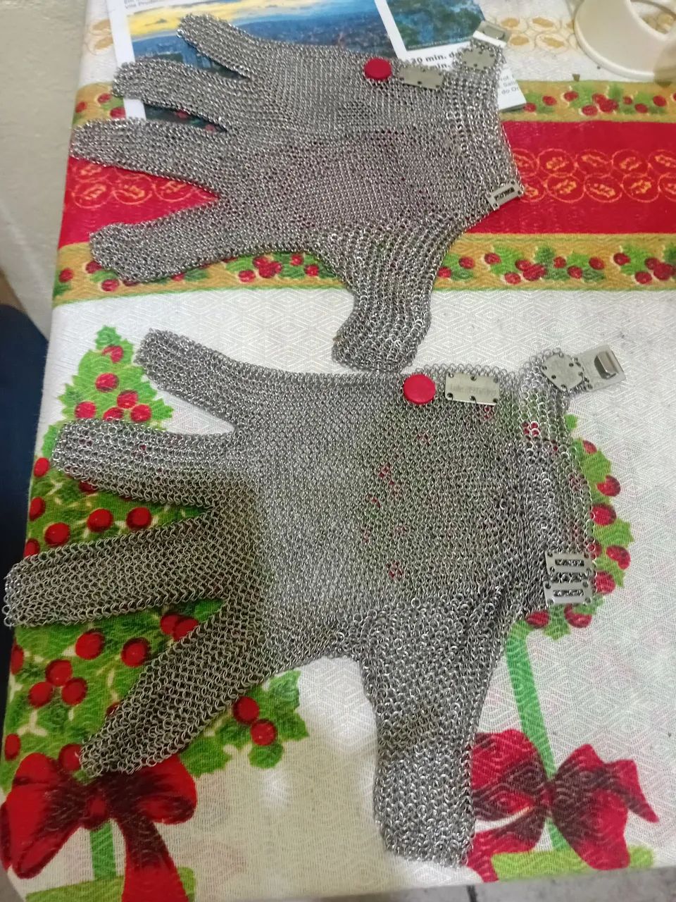 Vendo 2 luvas de aço novas - Foto 2
