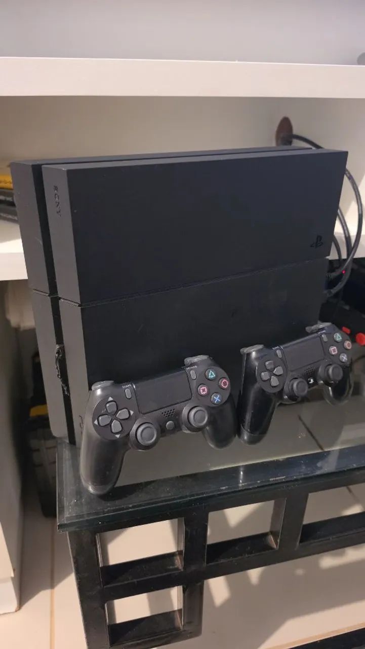PS4 FAT 500GB DESBLOQUEADO 2 CONTROLES