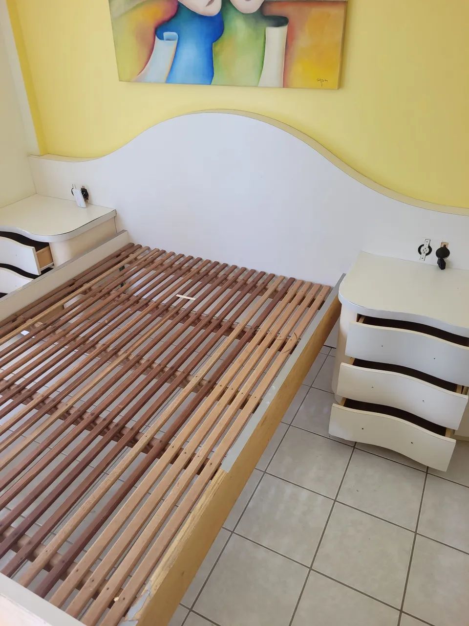 Cama de casal madeira com 2 criados mudos e cabeceira  - Foto 2