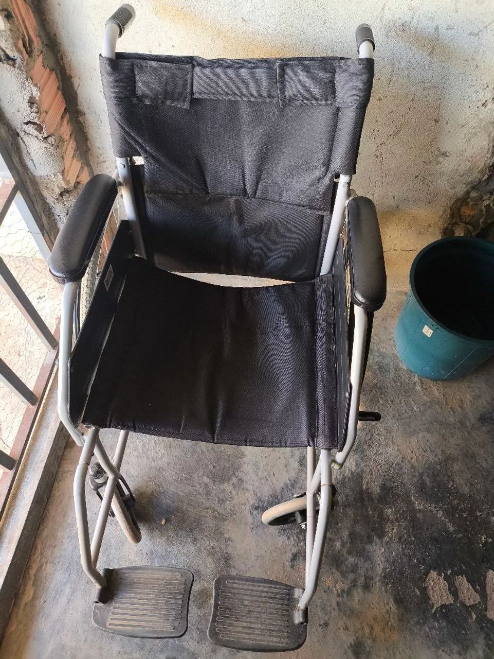 Vende-se cadeira de roda 400R$