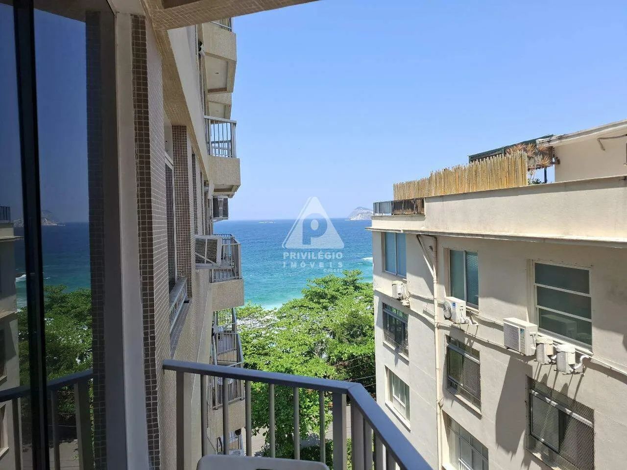 Posto 6  Apartamento com Vista Mar e Cristo, 3 Quartos e 2 Vagas