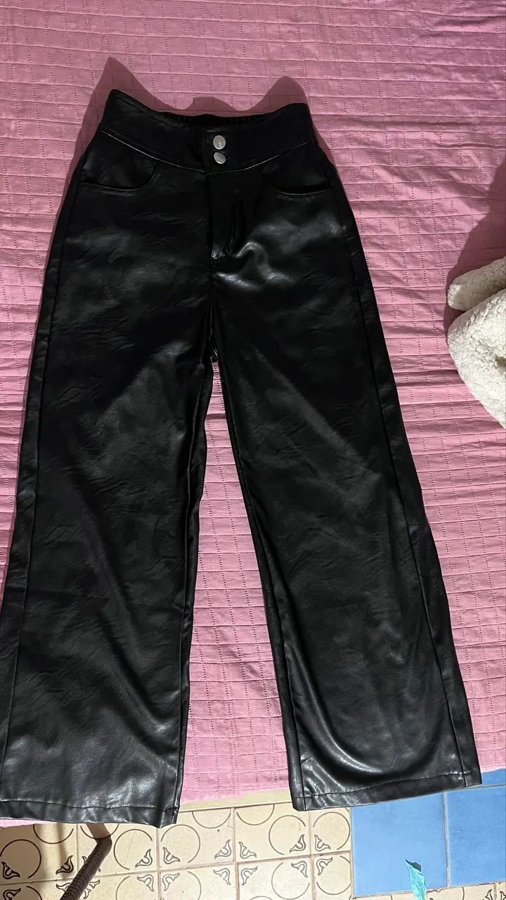 Vendendo calça de couro nunca usada