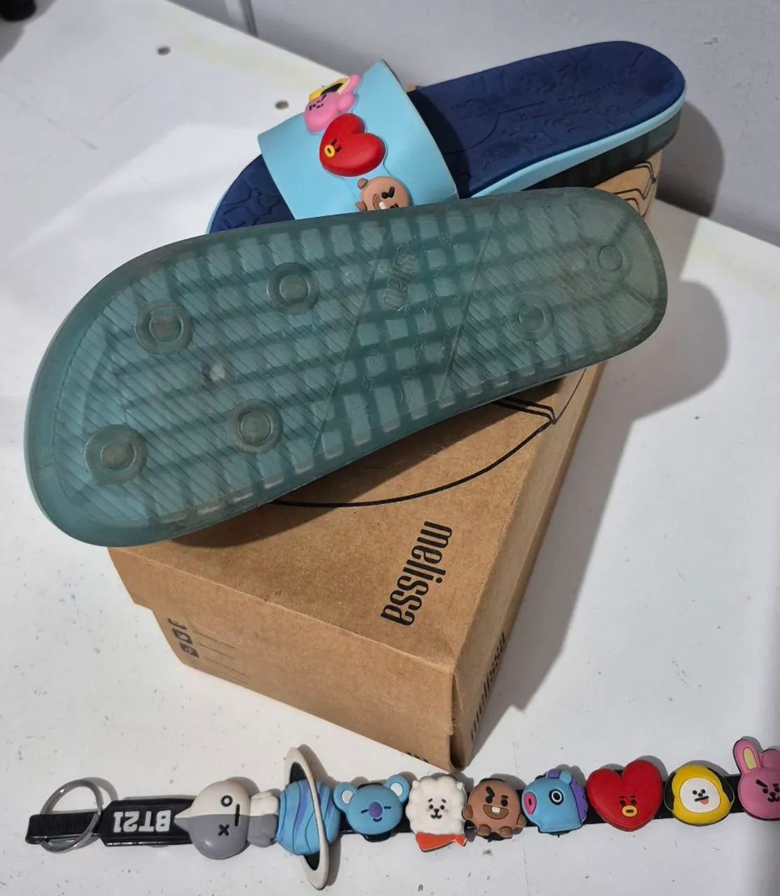 Melissa Beach Slide BT21 com chaveiro - Foto 4