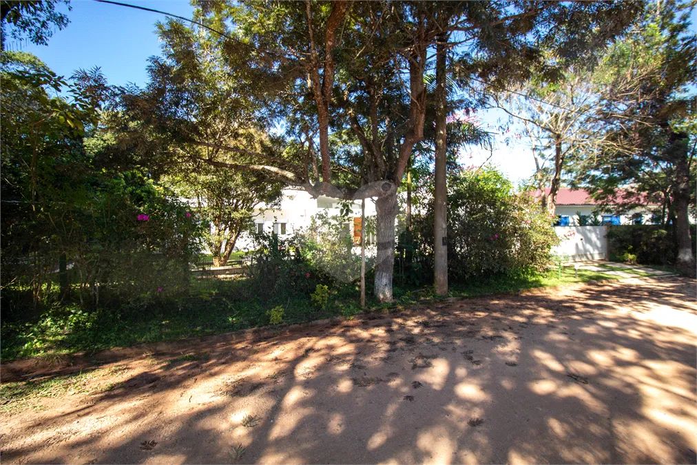 Casa Nova Térrea em Condomínio em São Roque