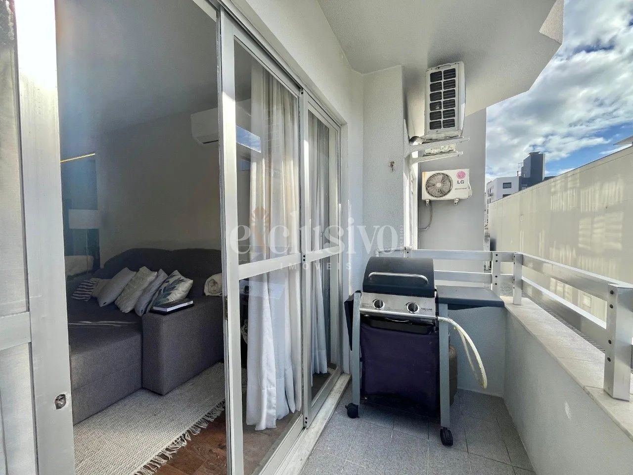 Amplo Apartamento à venda 3 dormitórios em Coqueiros - Foto 5