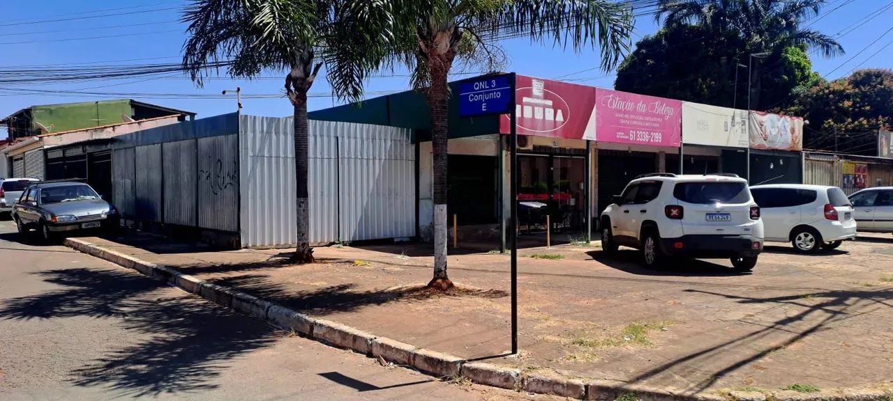Casa na Qnl 03 com lojas comercial 