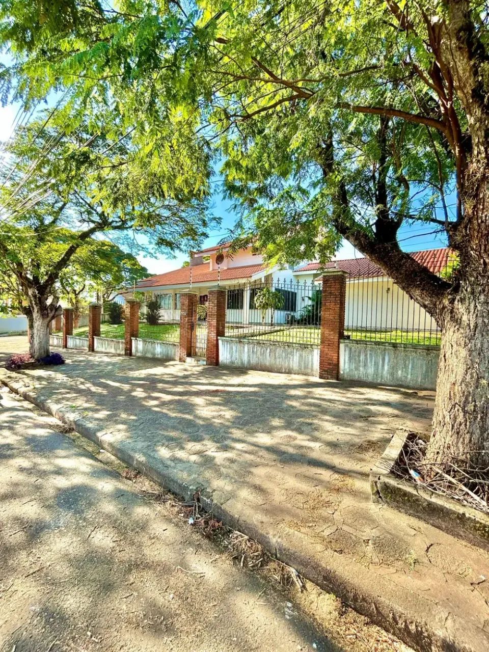 Sobrado super espaçoso e com localização privilegiadíssima - Zona 05 - Foto 2