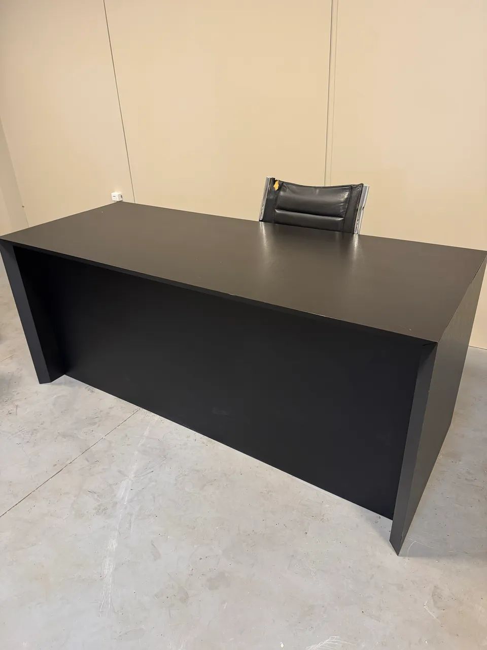 Mesa de Escritório/ gavetas e cadeira  - Foto 2