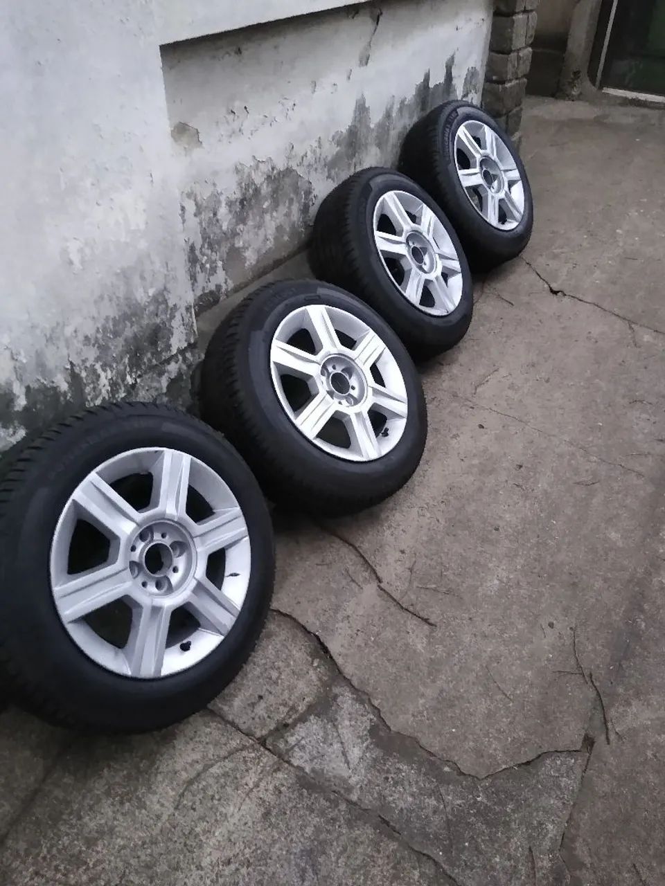 Jogo rodas da Stilus aro 15 com pneus remold nunca usadas - Foto 2