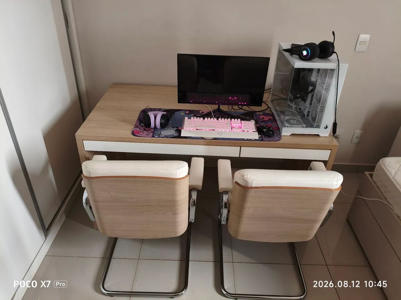 Conjunto de Mesa e Duas Cadeiras Escritório/Consultório Tok&Stok R$1.500,00 - Foto 6