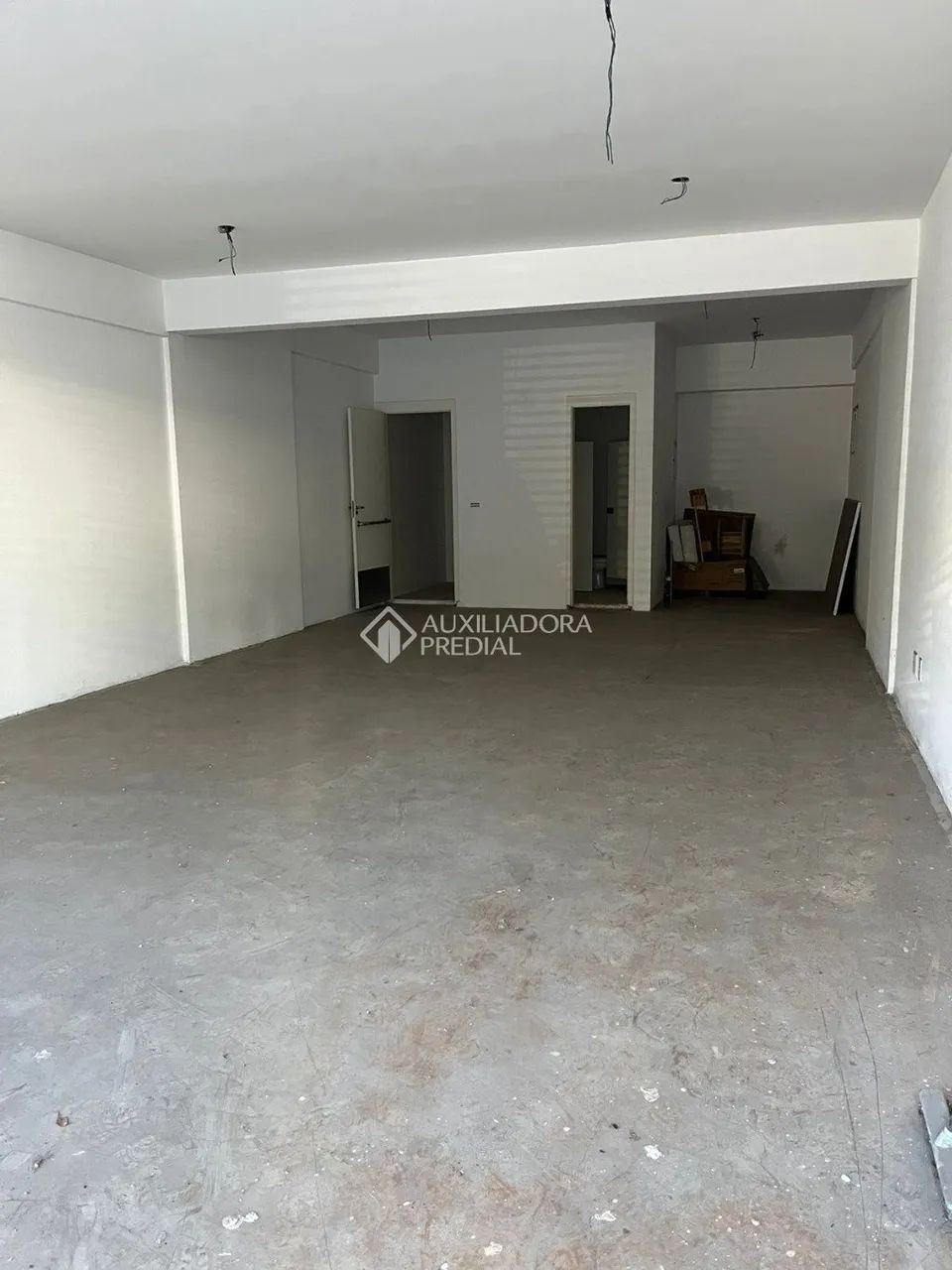 Salão Comercial Espaçoso com 69,22 m² no bairro Taboão - Foto 5