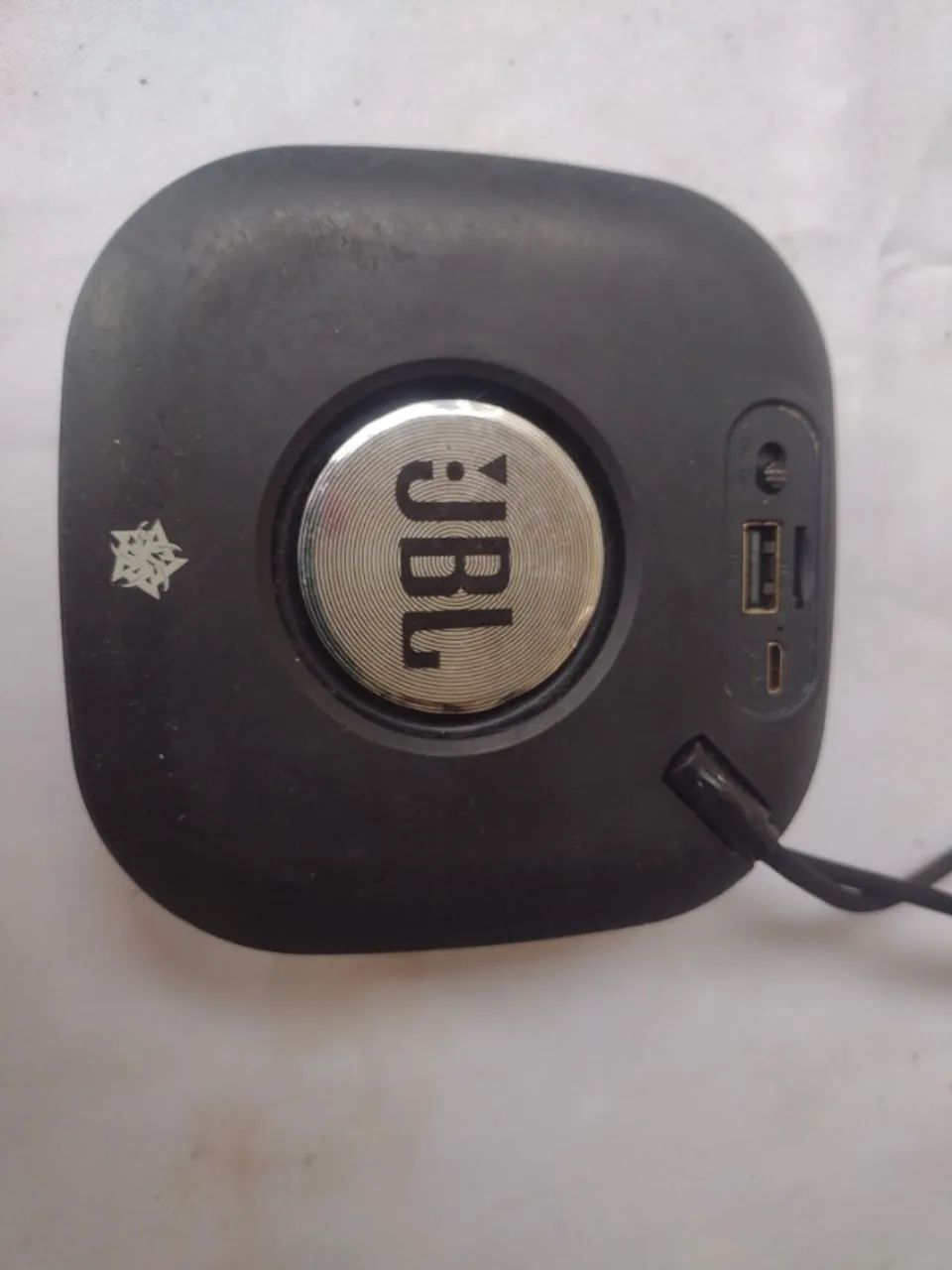 caixa de som jbl pequena