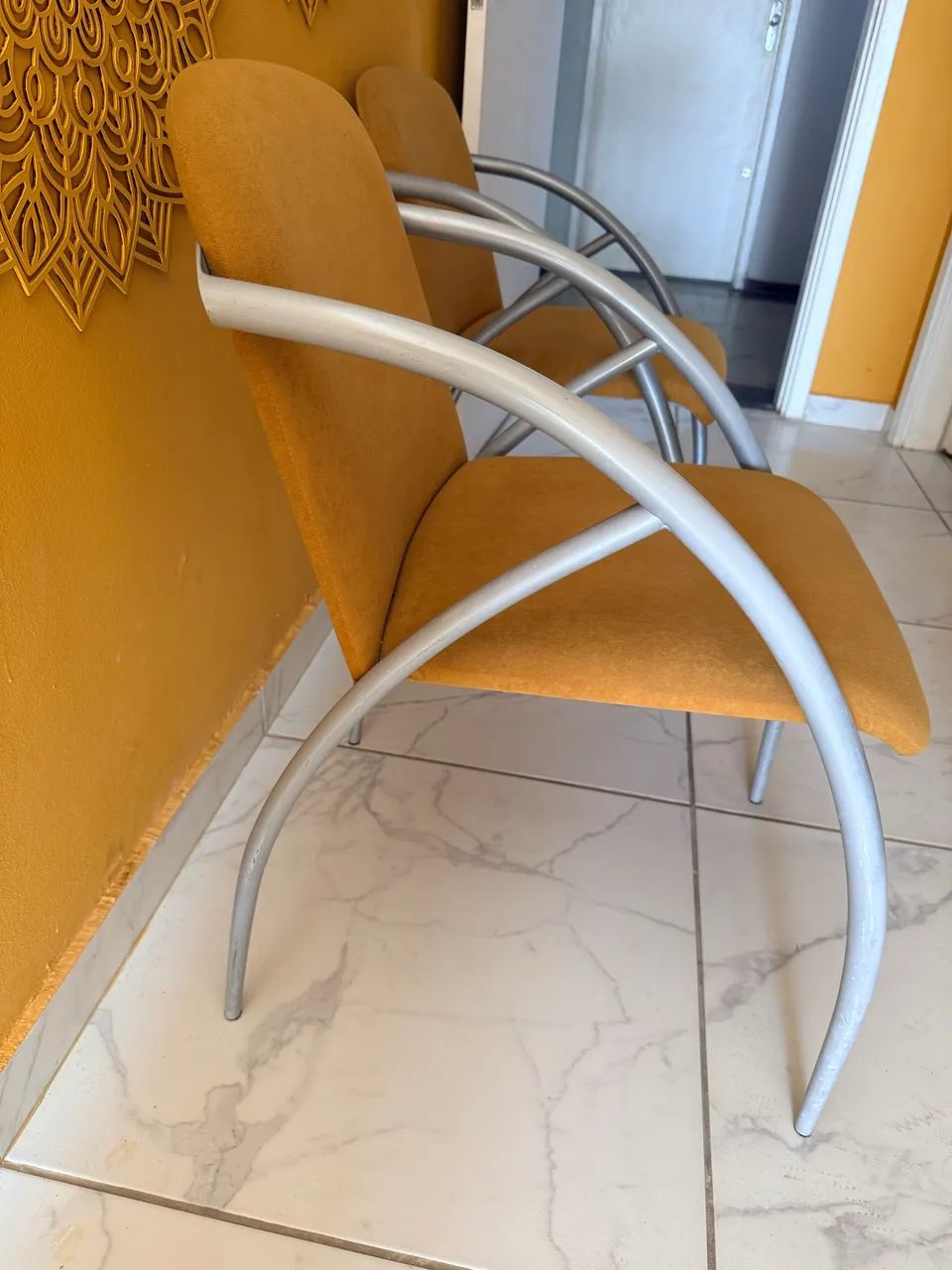 CADEIRAS ESTOFADAS NOVÍSSIMAS - Foto 2