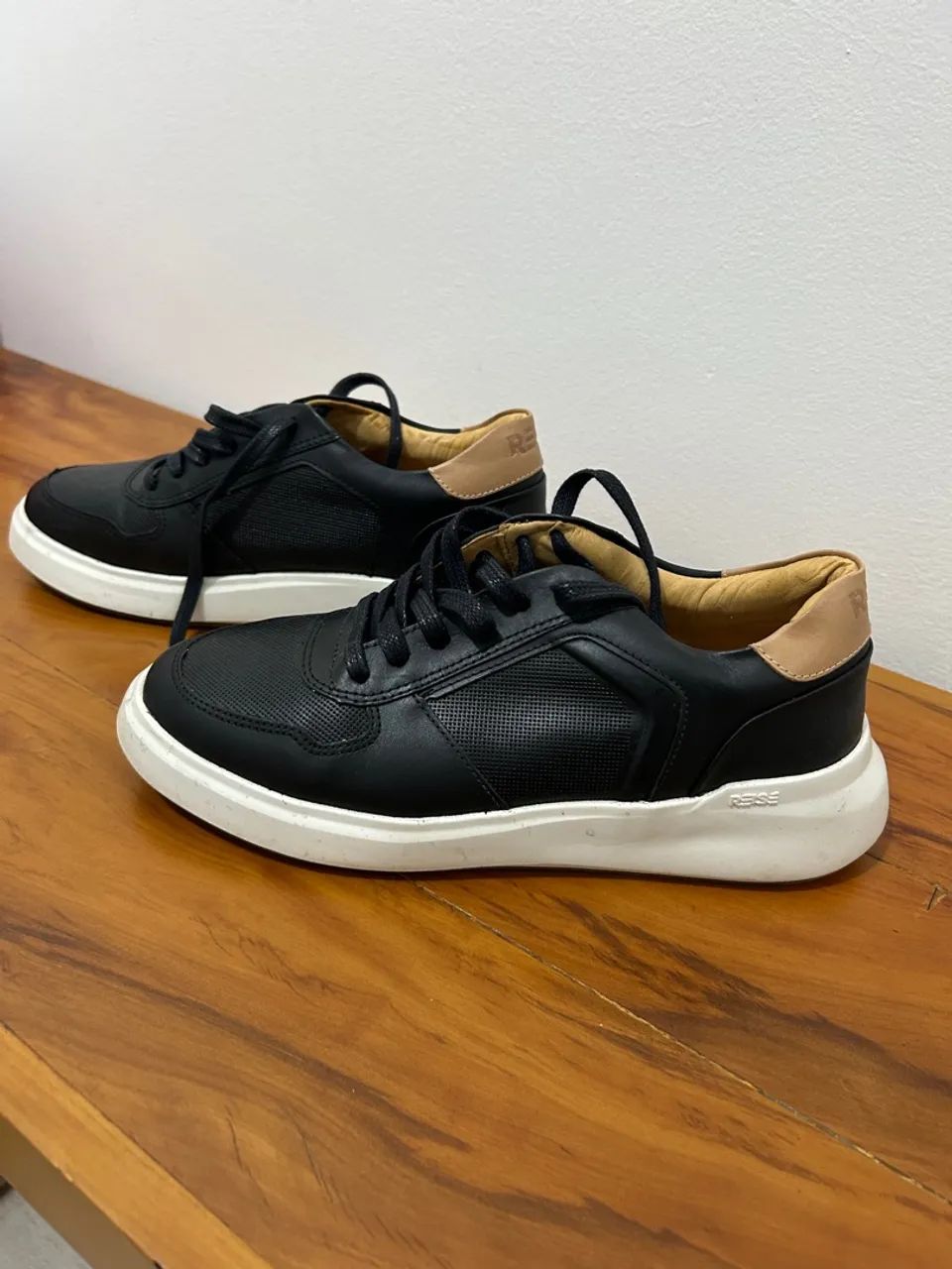 Tênis Reise couro 39 (serve 40)