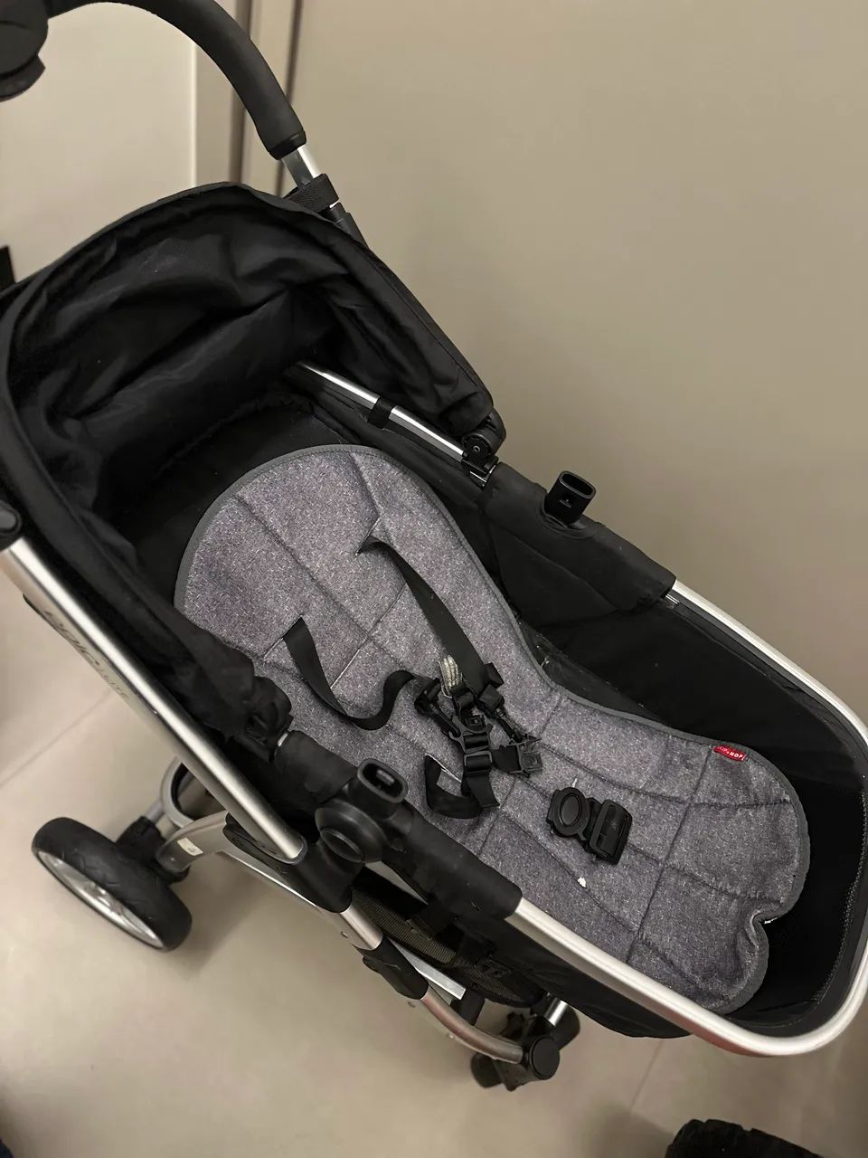 CARRINHO DE BEBÊ + BEBÊ CONFORTO (Acompanha base e acessórios) - Foto 2