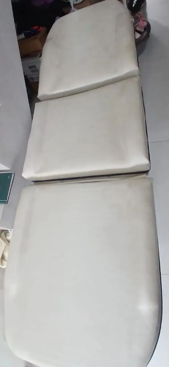 Maca em bom estado pra consultório de atendimento. 