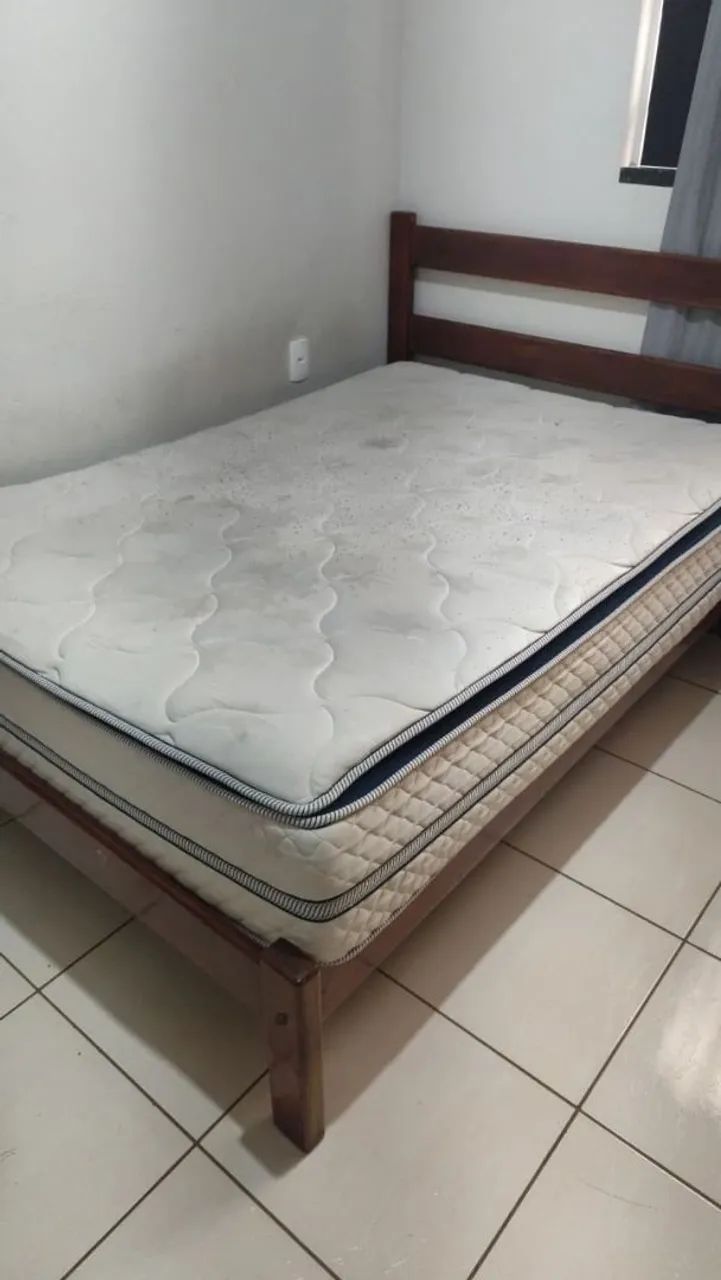 Cama casal com colchão 
