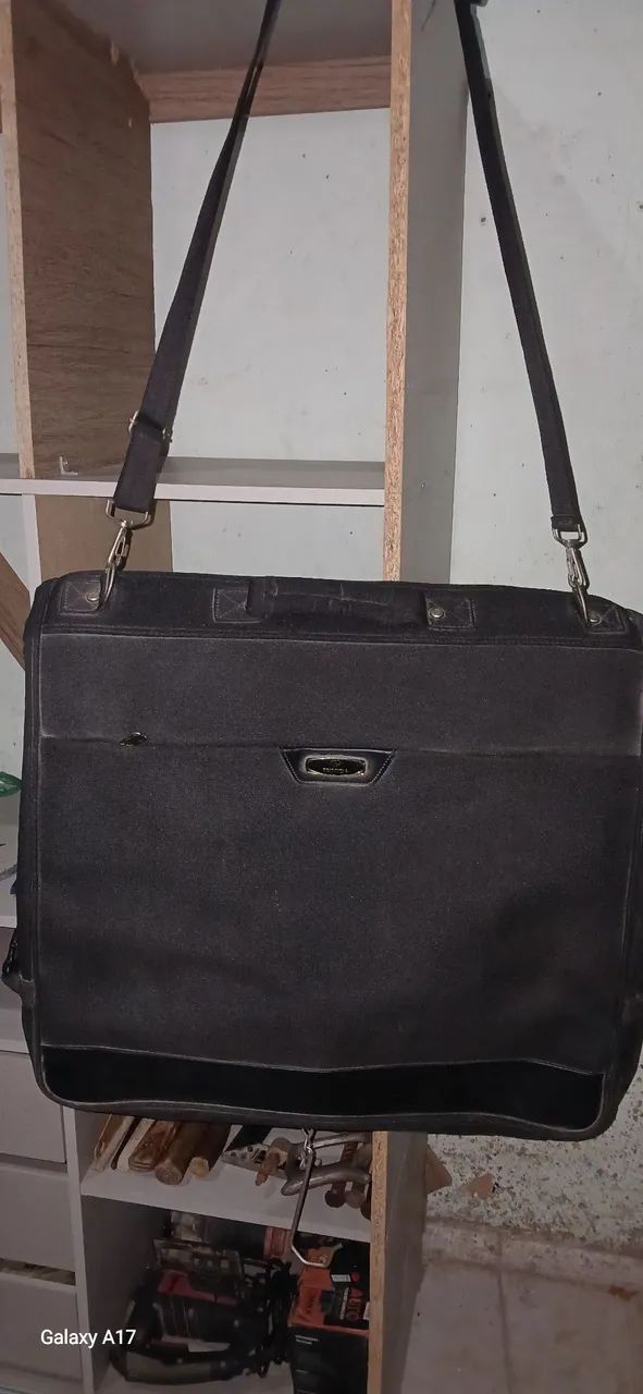 Bolsa transporta paletó 
