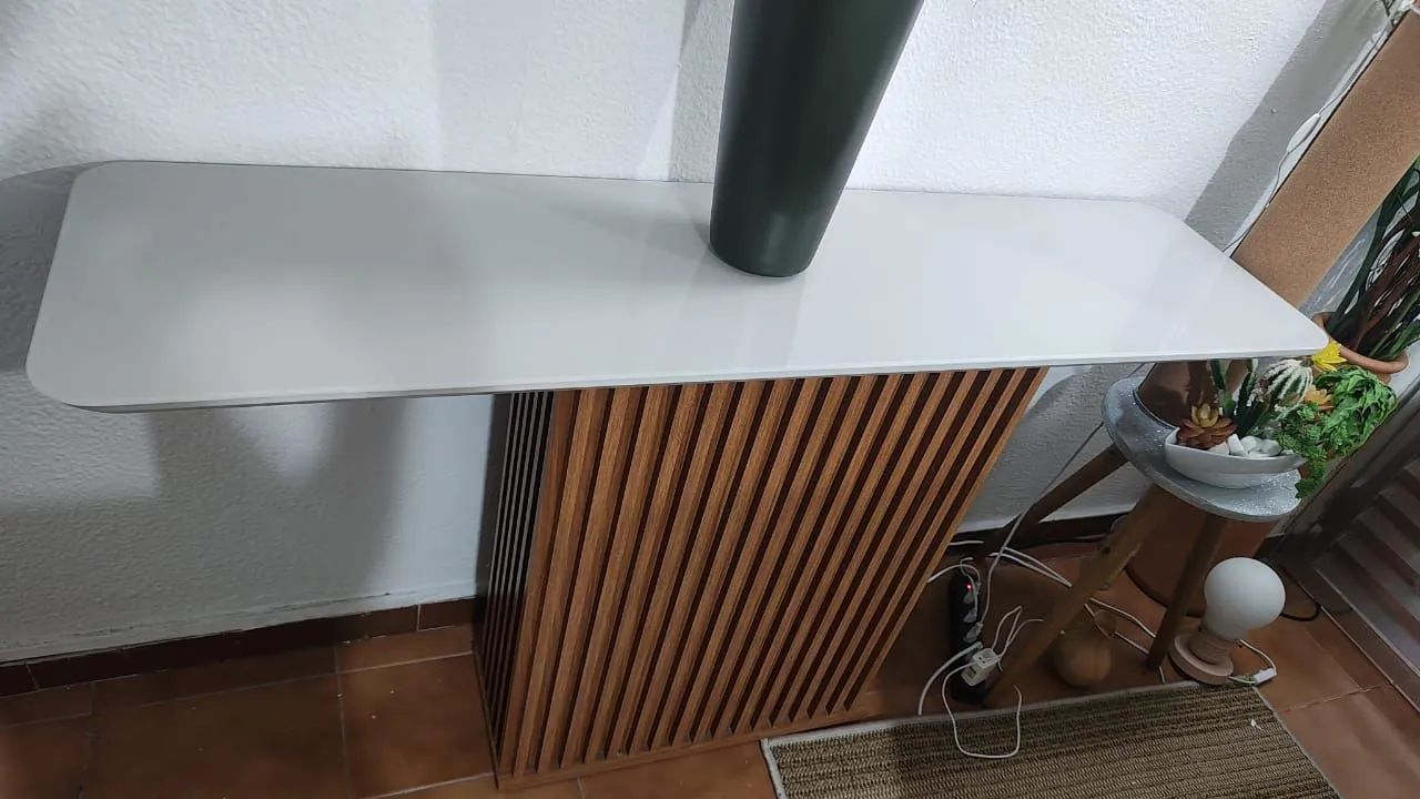 Mesa de jantar 4 cadeiras e 1 aparador - Foto 2