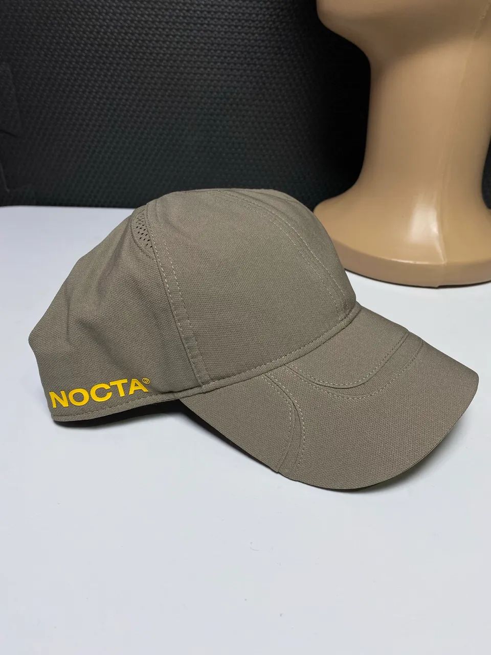 Boné NOCTA x Nike Olive Grey Yellow Ochre - Foto 2